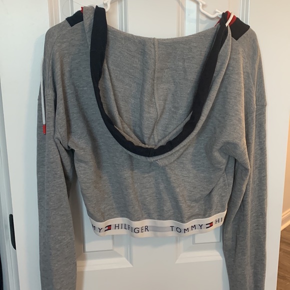 TOMMY HILFIGER CROPPED HOODIE - Picture 4 of 4